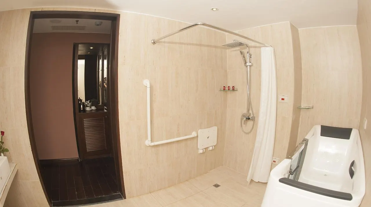 Rose Garden Hotel Yangon 5*,
