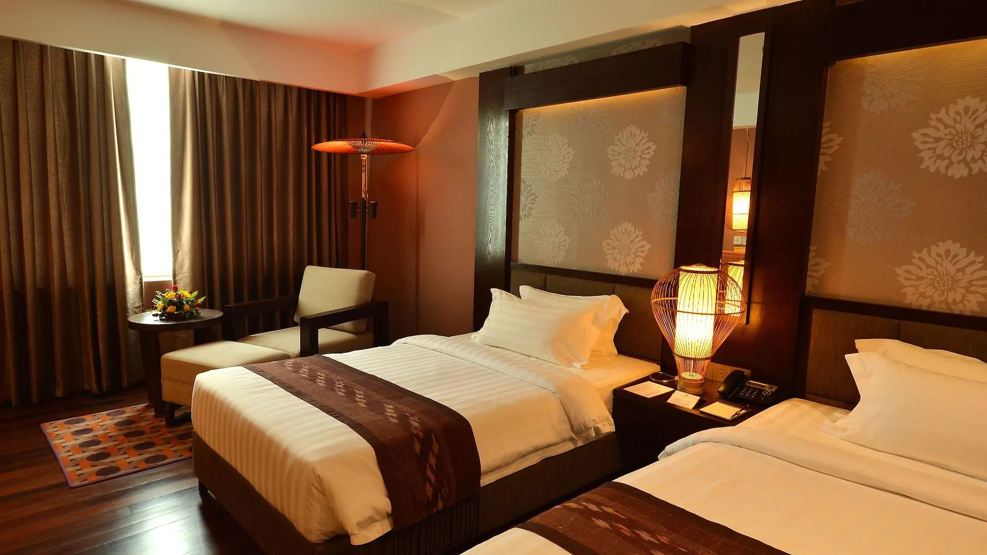Rose Garden Hotel Yangon 5*,